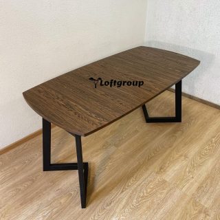 Деревянный обеденный стол в стиле лофт