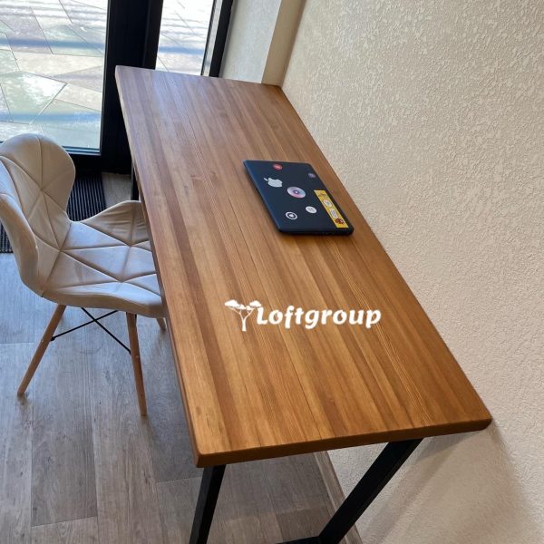 Дерев'яний стіл для комп'ютера