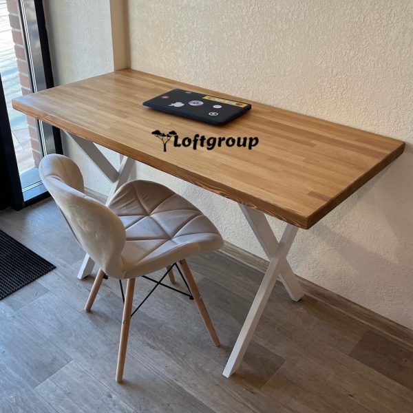 Деревянный стол для школьника
