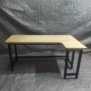 Кутовий стіл у стилі лофт