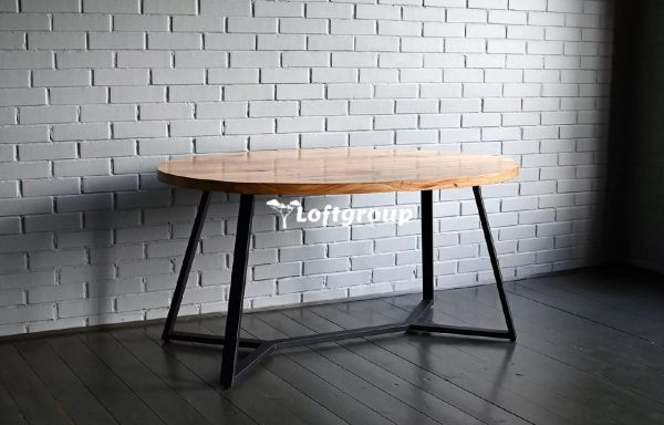 Овальний стіл у стилі лофт