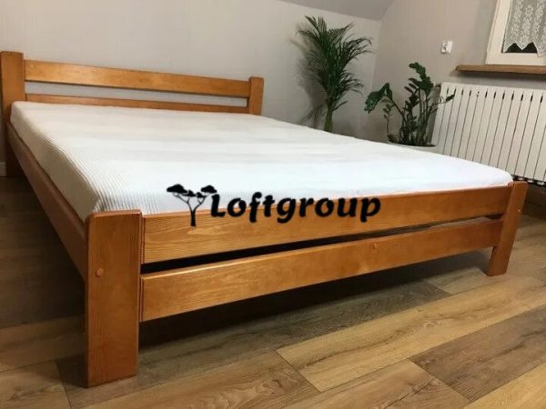 ∑Двоспальне дерев'яне ліжко