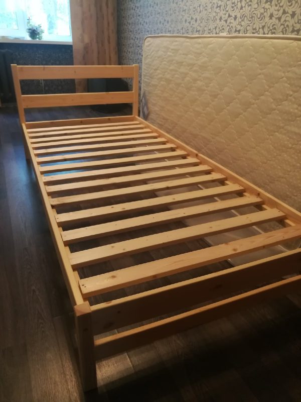 Дерев'яне ліжко купити із сосни