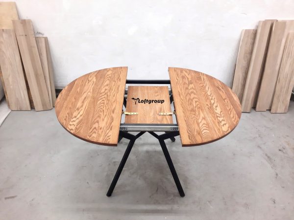 Круглий розсувний стіл у стилі лофт