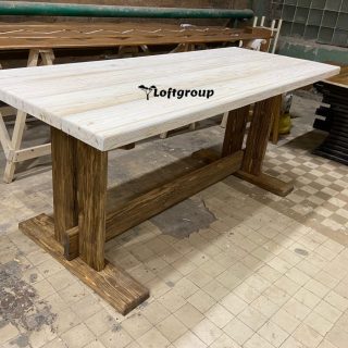 Дерев'яний стіл для дачі