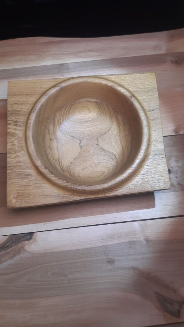 Тарелка из дерева для борща